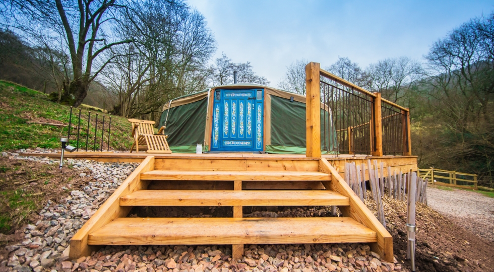 Yurt-3-brand-new-deck-at-this-lovely-holiday-site-in-the-Wye-Valley-980x540_c